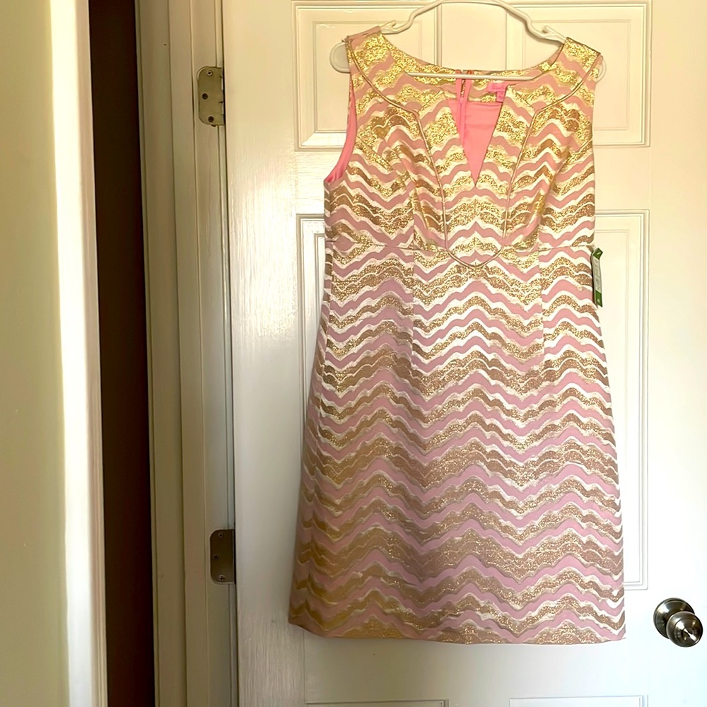 Lilly Pulitzer NEVER WORN TAGS ON. Size 10 jacquard dress. Pink and gold.